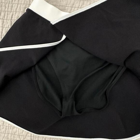 NWT Alo Airbrush Streamlined Lined Mini Skirt Black/White Size S - Picture 8 of 8